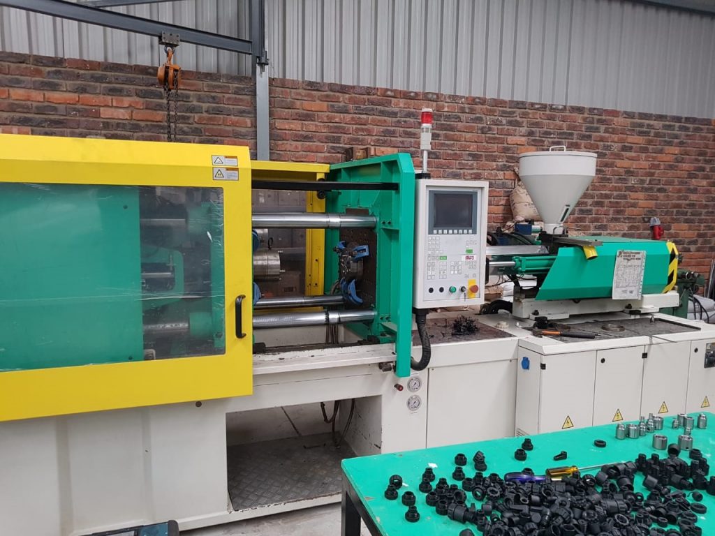 130 ton injection moulding machine